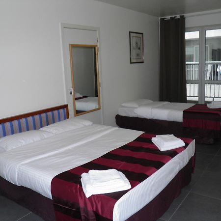 Holidays Hostel Midi Brussels Exterior photo