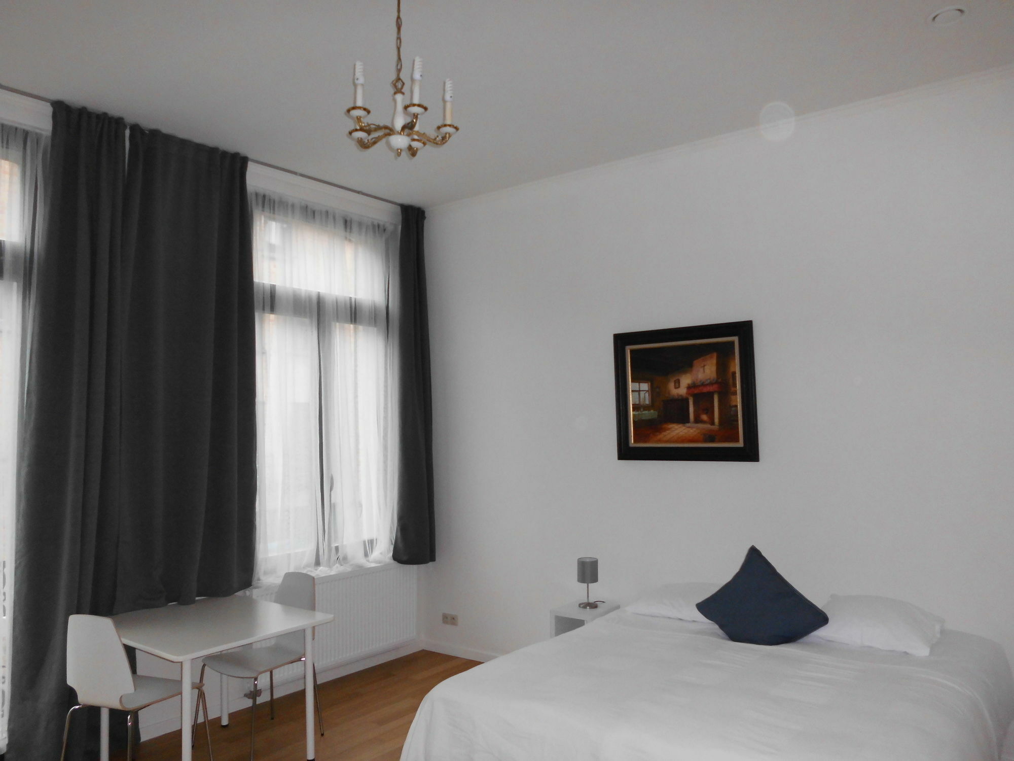 Holidays Hostel Midi Brussels Exterior photo